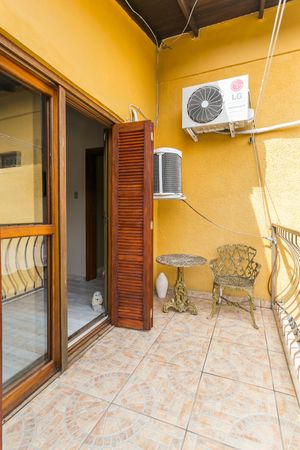 Image 8 - 216854