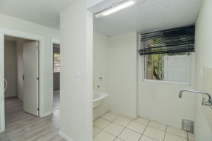 Image 17 - 216899