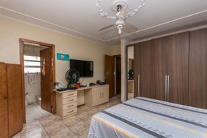 Image 10 - 216901