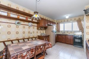 Image 17 - 216950