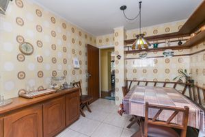 Image 19 - 216950