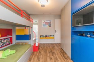 Image 33 - 216979
