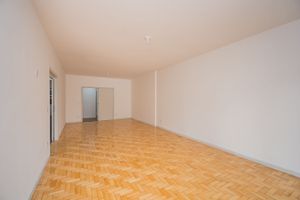 Image 3 - 217028