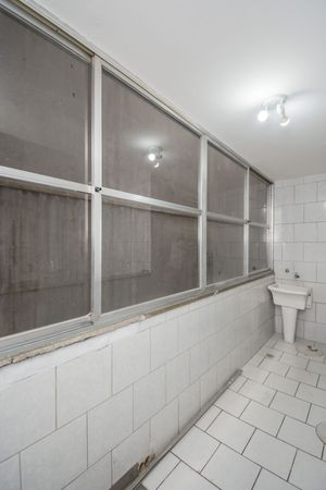 Image 30 - 217028