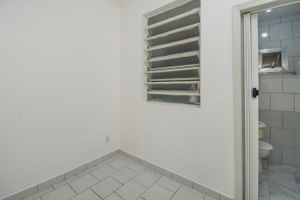 Image 31 - 217028