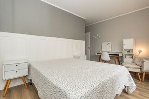Image 19 - 217312