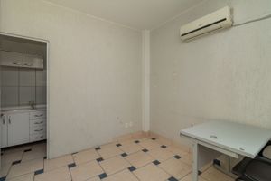 Image 12 - 217382