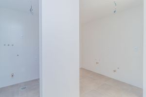 Image 16 - 217592