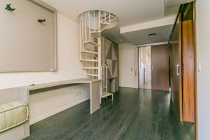 Image 10 - 217673