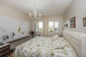 Image 19 - 217812
