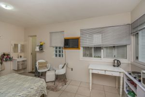 Image 34 - 217812
