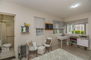Image 33 - 217812