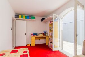 Image 32 - 217860