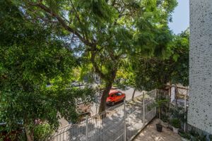 Image 6 - 218001