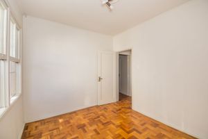 Image 10 - 218001