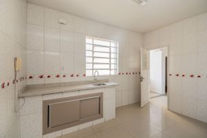 Image 19 - 218001