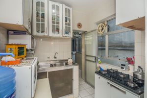 Image 32 - 218053