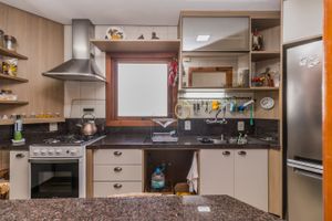 Image 18 - 218220