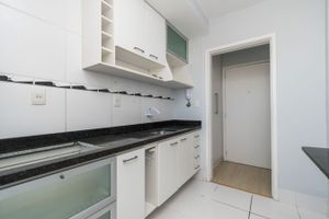 Image 15 - 218300