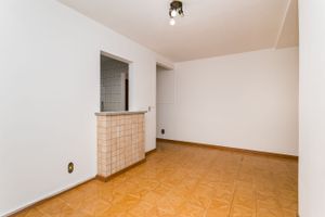 Image 3 - 218370