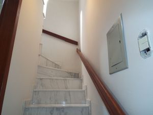 Image 12 - 218526