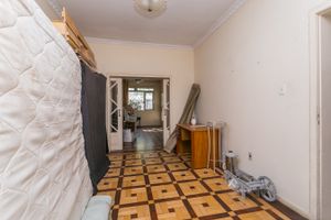 Image 4 - 218698
