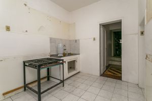 Image 20 - 218698
