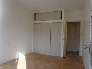 Image 10 - 218711