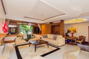 Image 11 - 218800