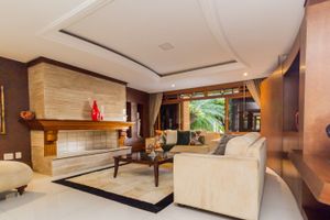 Image 12 - 218800