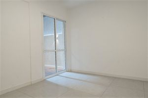 Image 7 - 218948