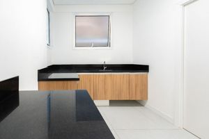 Image 15 - 218948