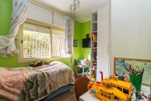 Image 13 - 218993
