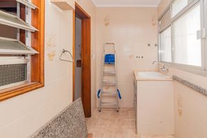 Image 27 - 219001