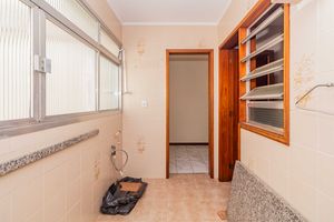 Image 26 - 219001