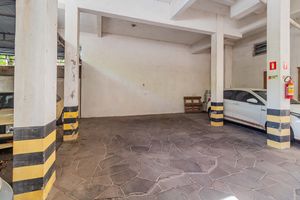 Image 32 - 219001