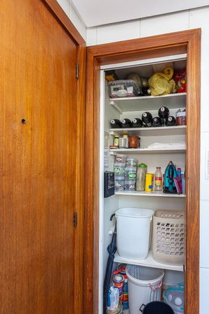 Image 19 - 219111