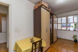 Image 10 - 219300