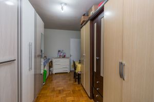 Image 12 - 219300
