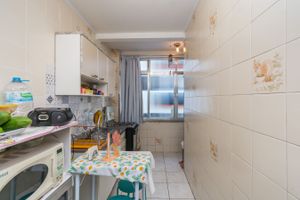 Image 16 - 219300