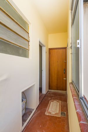 Image 19 - 219405