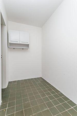 Image 19 - 219430
