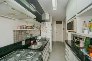 Image 19 - 219668