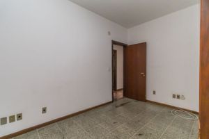 Image 19 - 219684
