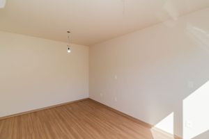 Image 12 - 219703