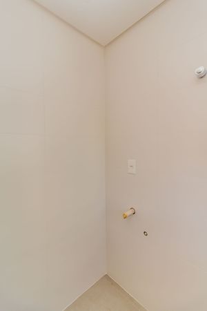 Image 29 - 219703