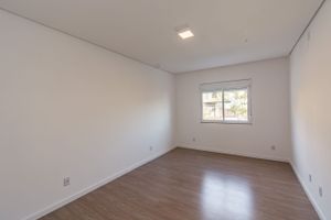 Image 17 - 219805