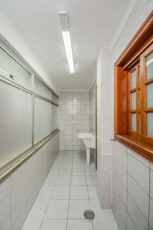 Image 28 - 219865