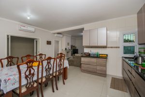 Image 24 - 219885