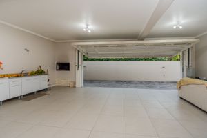 Image 27 - 219885